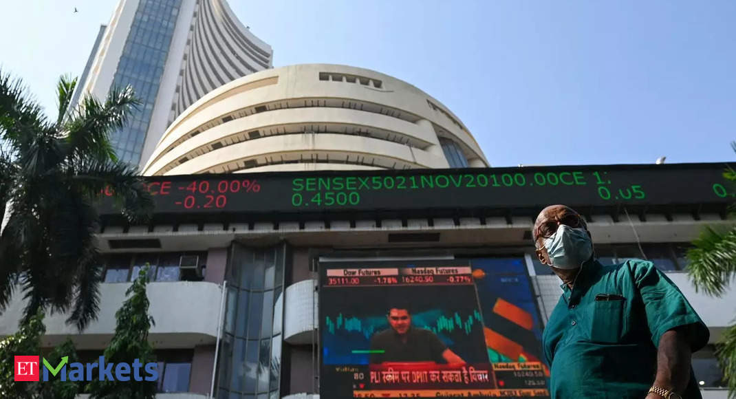 Indian stock indices end at record highs on gains by HDFC, IT stocks