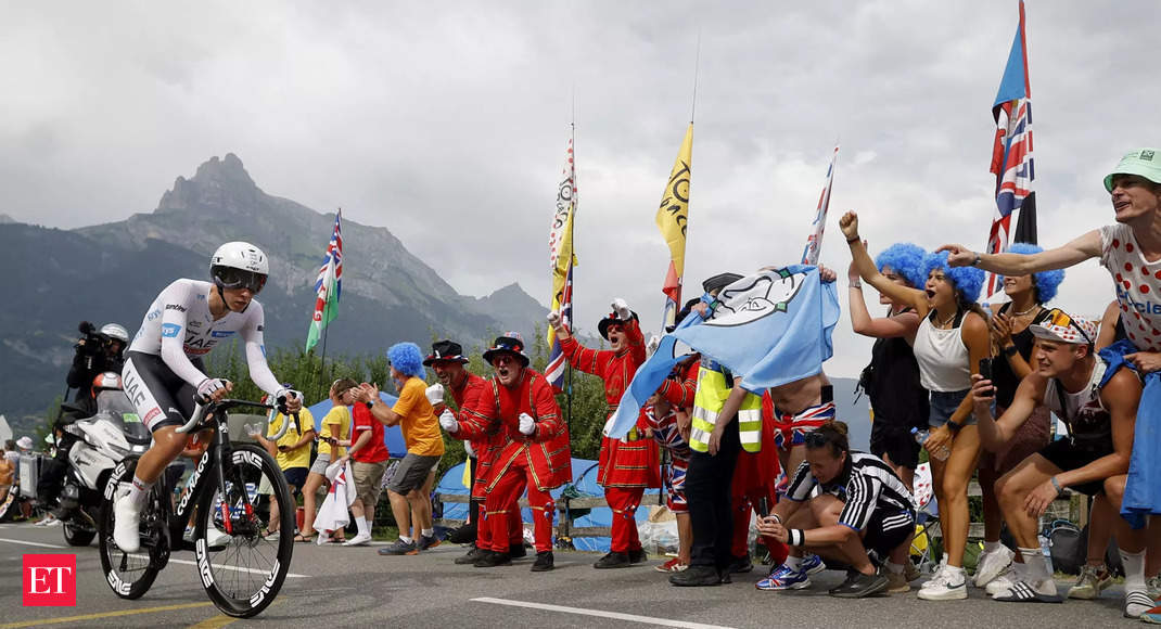 Jonas Vingegaard Triumphs in Stage 16 of Tour de France