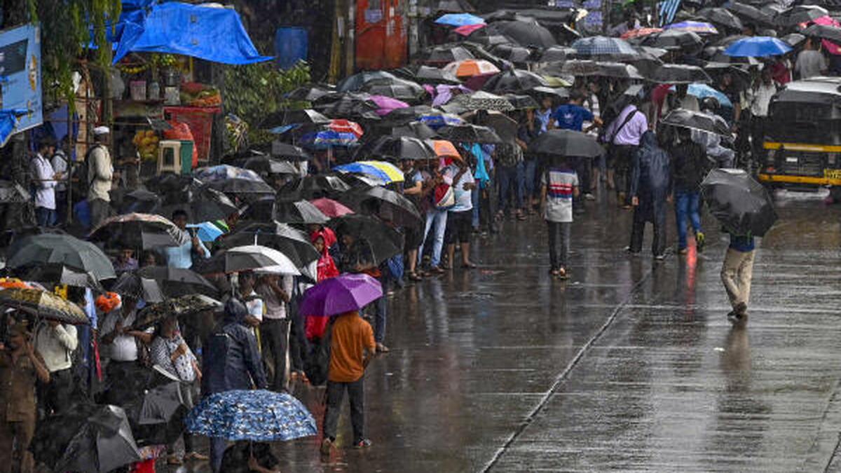 Mumbai Gets 100 mm Rainfall in 24 Hours, IMD Predicts Heavy Showers in City and Suburbs