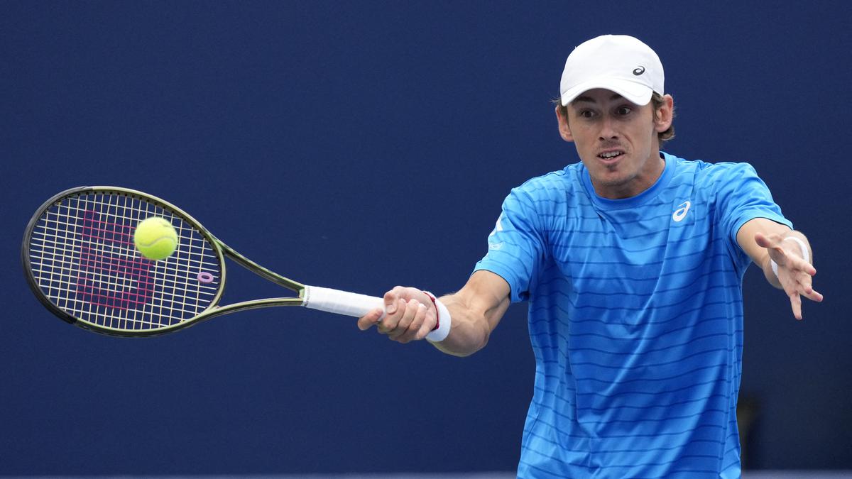 De Minaur rolls over Davidovich to reach Canadian Open final