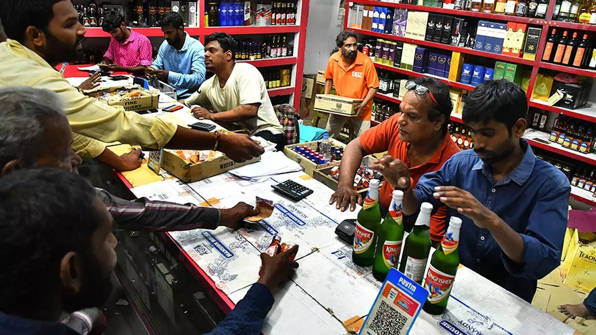 Telangana Sees Record Number of Applicants for New Liquor Shops, Nets INR 2,500 Crore as Fees