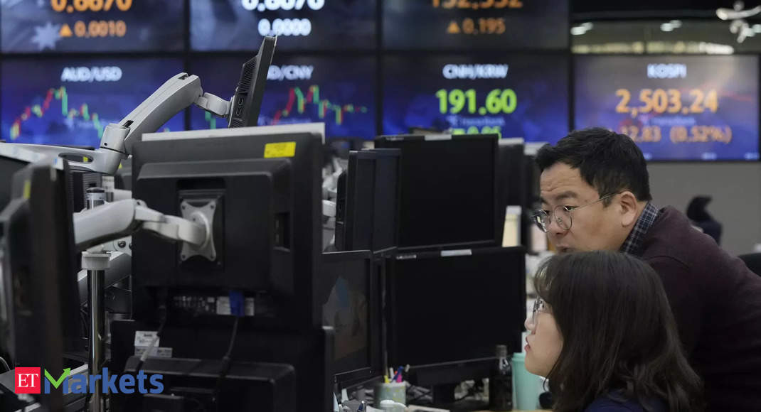 Asian Shares Hit Two-Week High on Fed Pause Bets, China Boost