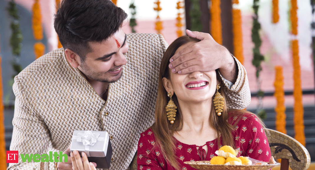 Raksha Bandhan: 4 Financial Gifts to Secure Your Sister’s Future