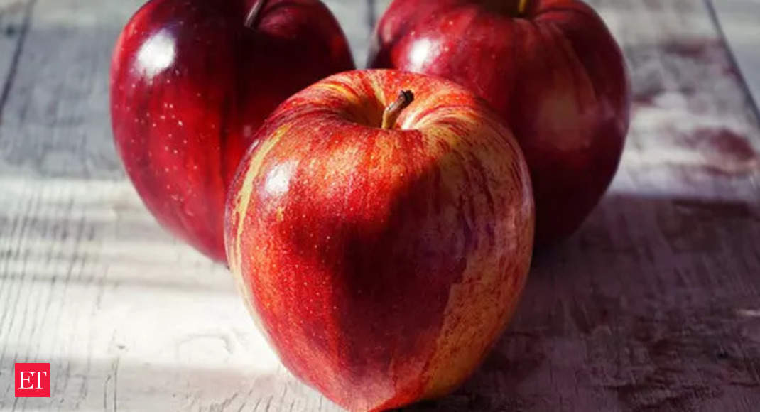 Protest in Indian Kashmir against removal of duty on US apples