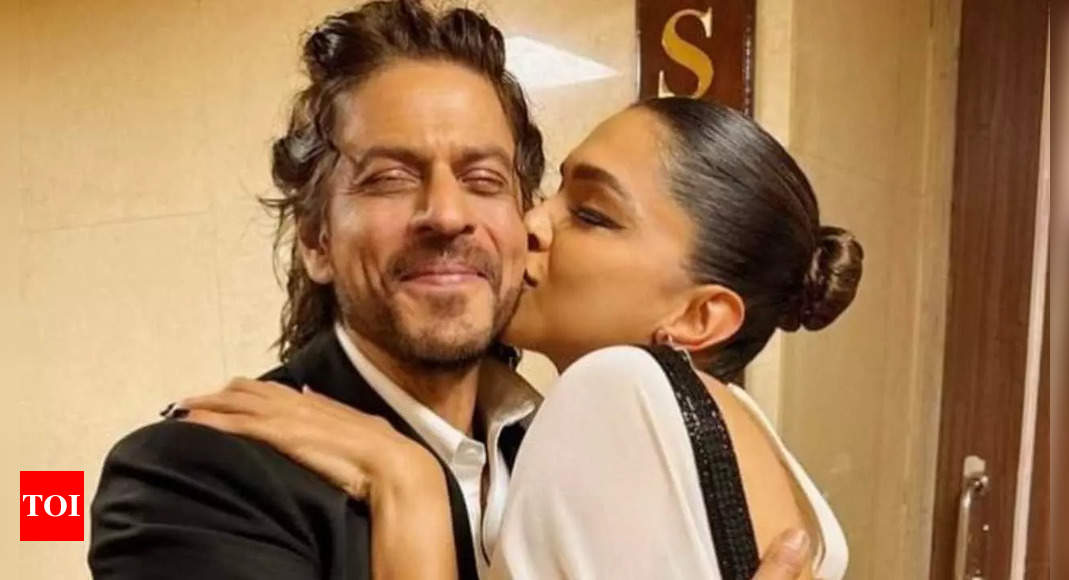 Deepika Padukone Kisses Shah Rukh Khan at Jawan Success Event