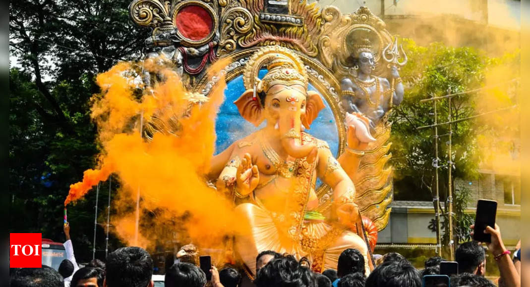 Ganesh Visarjan 2023 Live Updates: Processions Begin in Mumbai, Thousands of Idols Immersed