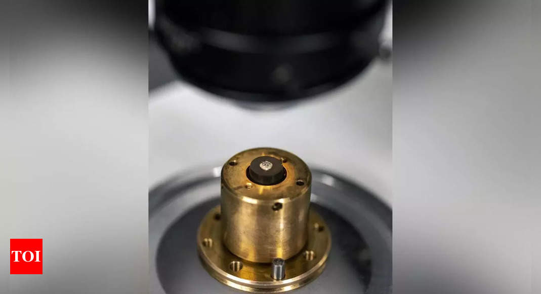 Scientists Request Retraction of Room-Temperature Superconductor Discovery