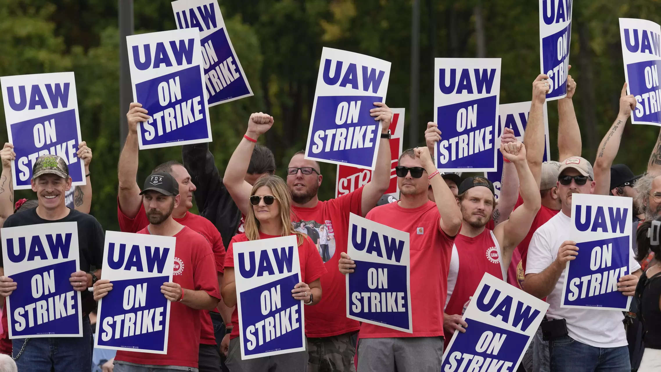 Ford and General Motors Lay Off 500 More Workers Due to Strike