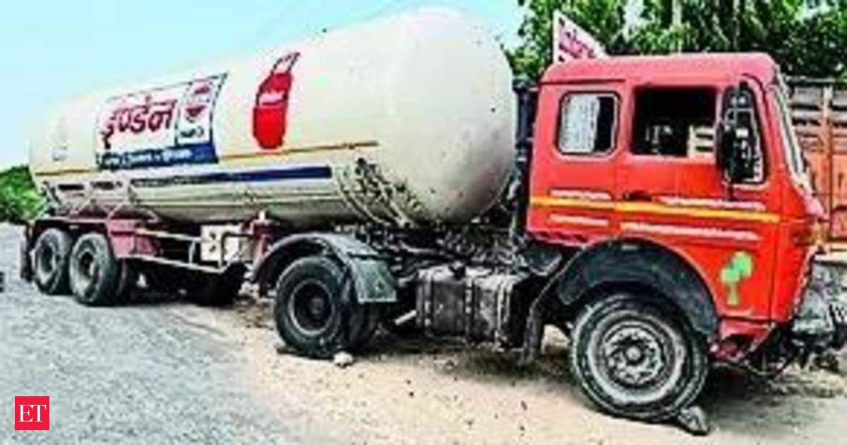 Fatal Road Rage Attack: Tanker Driver Killed by 4 People on Mumbai-Ahmedabad Highway