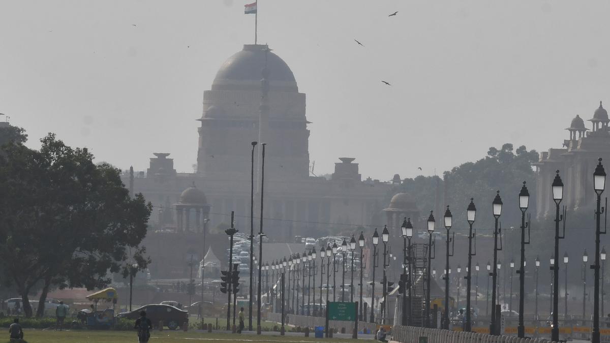 Delhi records minimum temperature of 17.3°C, AQI in moderate zone