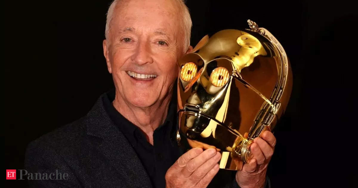 AUCTION-PROP-STORE-C-3PO’s head, ‘Titanic’ costumes for sale at Propstore film auction