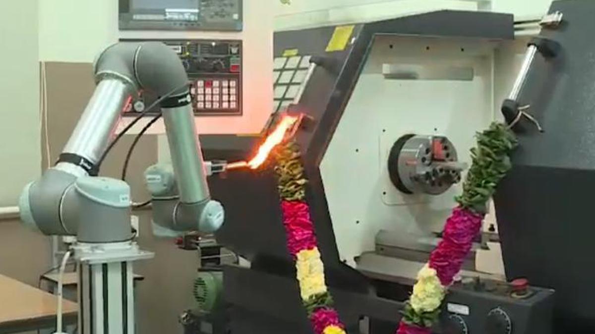 Robots Assist in Ayudha Pooja Ceremonies at Vellore Institute of Technology