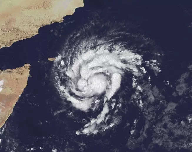 Cyclone Hamoon to Cross Bangladesh Coast by Early Hours of Tomorrow: IMD