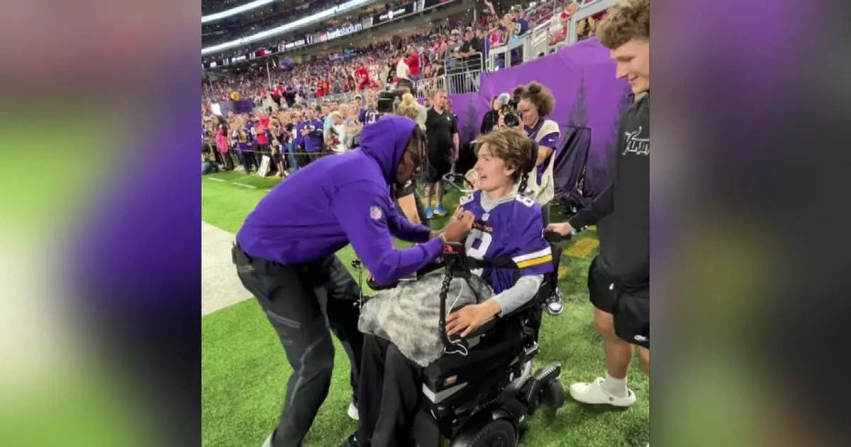 Ethan Glynn’s Heartwarming Encounter with Justin Jefferson on the Vikings Sideline Wins Hearts