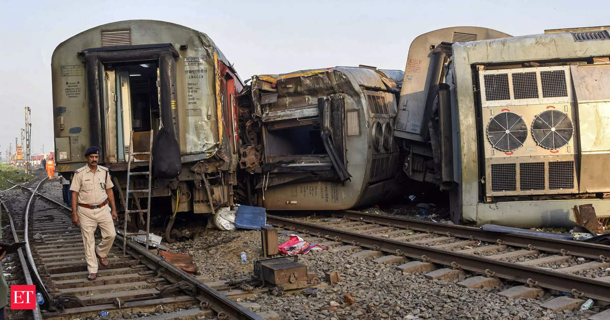 2 coaches, engine of Suhaildev Express derail in UP