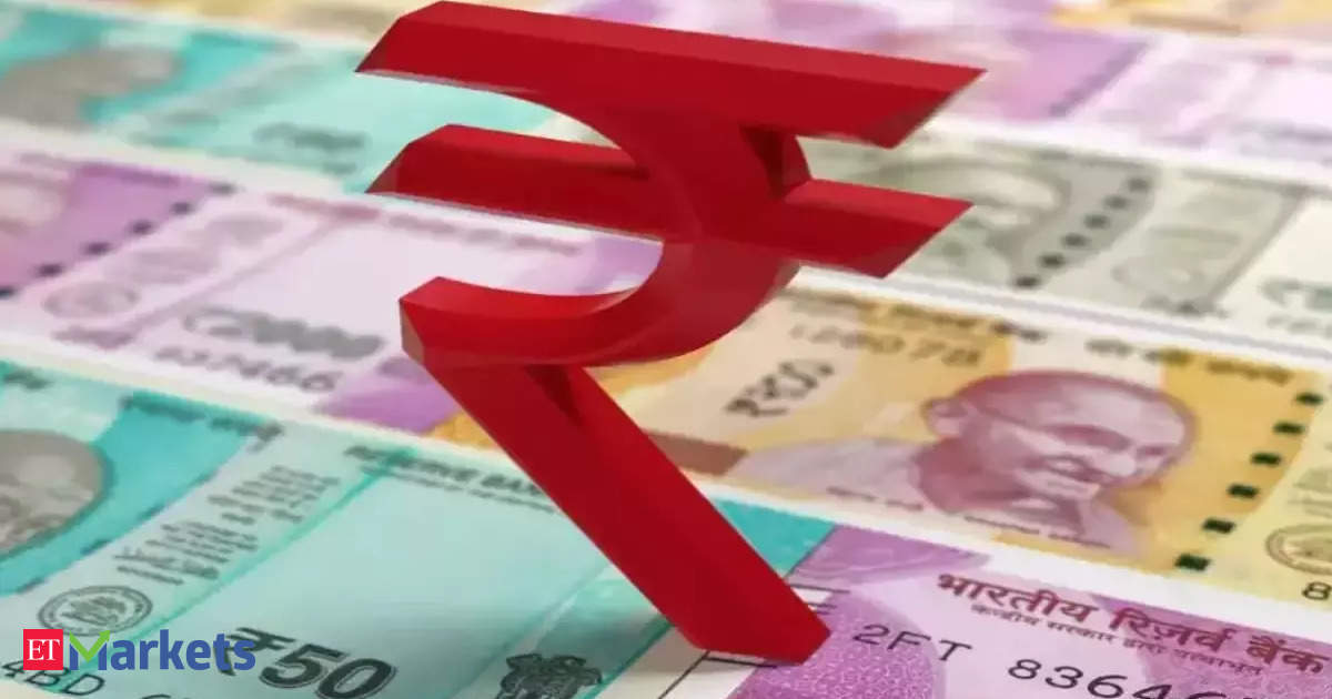 Rupee Closes at New Low on US Rate Worries