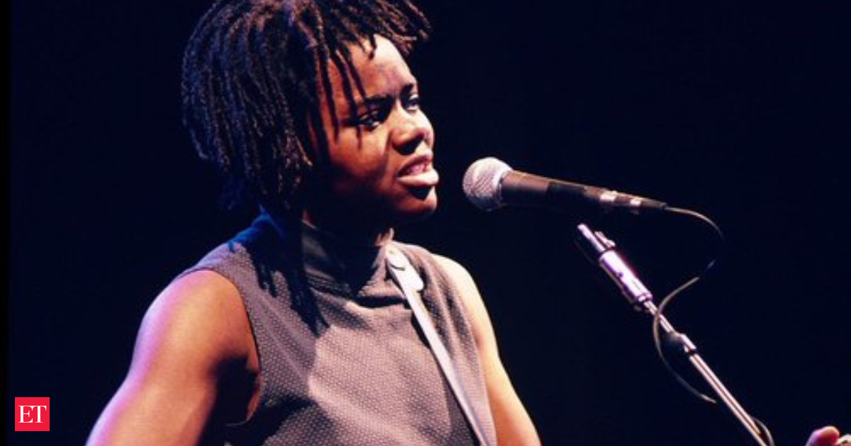 Tracy Chapman Makes History, Becomes First Black Woman to Win a CMA Award for ‘Fast Car’