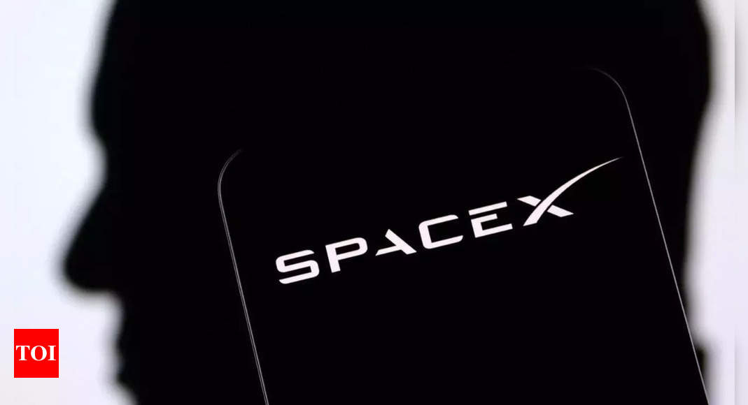 US lawmakers urge scrutiny of SpaceX worker injuries after Reuters report