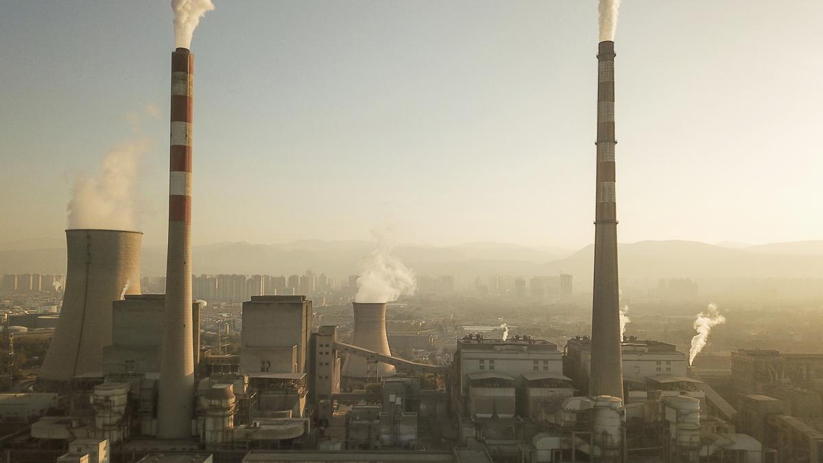 China’s Carbon Emissions Set to Peak Before 2030, Expert Poll Shows