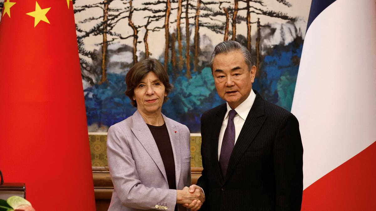 French and Chinese Foreign Ministers Discuss Global Tensions and Climate Change