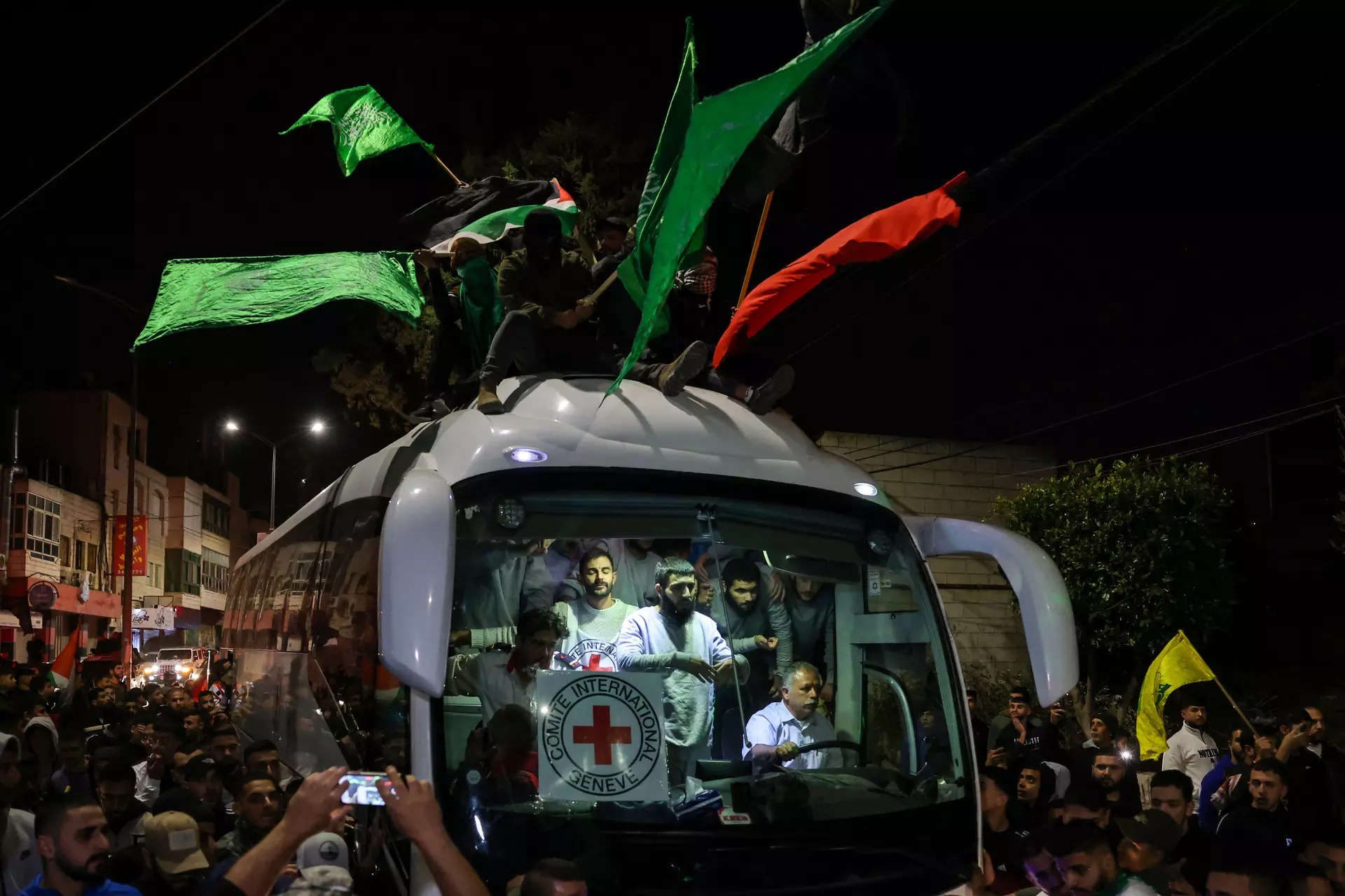 Palestinian Prisoners Released by Israel Arrive in West Bank as part of Swap with Hamas