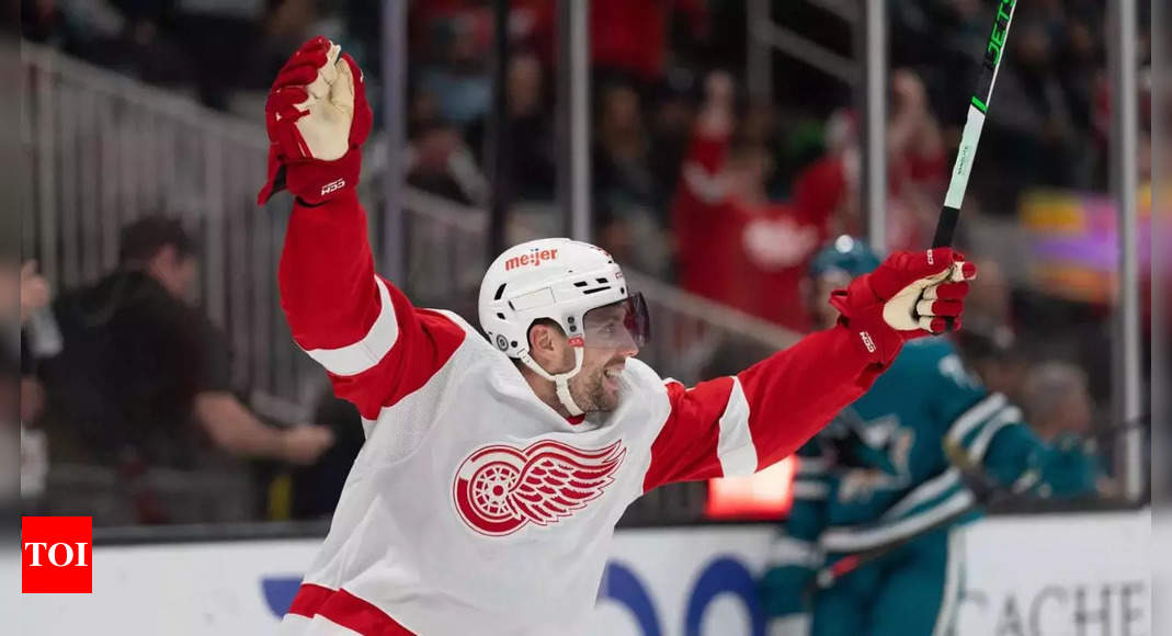 David Perron’s Late Goal Lifts Detroit Red Wings, Stuns San Jose Sharks