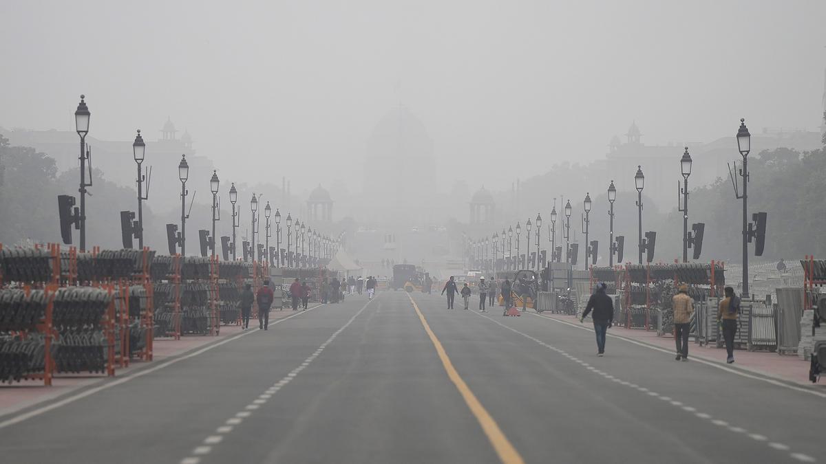 Delhi-bound trains delayed as city records minimum temperature of 8.2 degrees Celsius