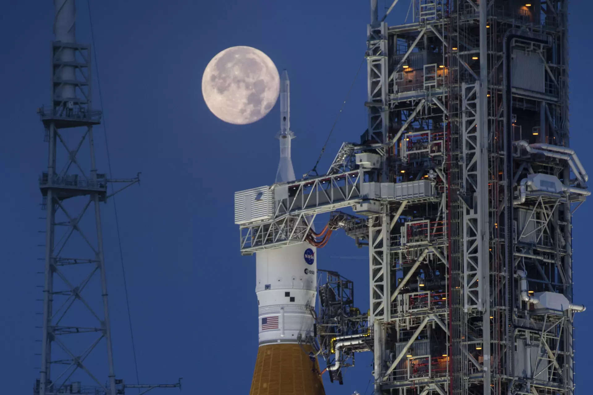 More Delays for NASA’s Moon Missions with Crewed Landing Delayed till 2026