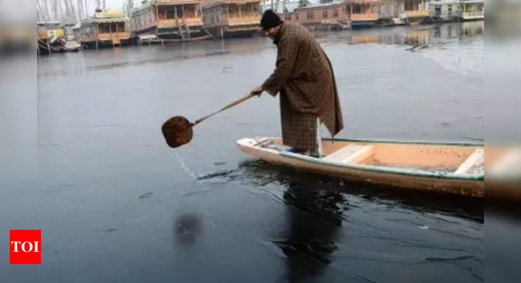 Water level in Jhelum hits lowest as dry spell continues in Kashmir