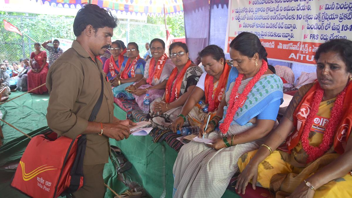 Andhra Pradesh government serves show-cause notice to protesting Anganwadi workers