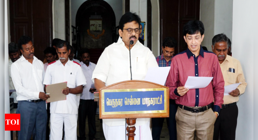 Chennai Deputy Mayor and Commissioner Take Untouchability Oath