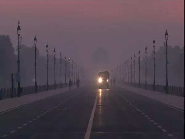 Shallow fog covers north India, rain forecasted for Delhi