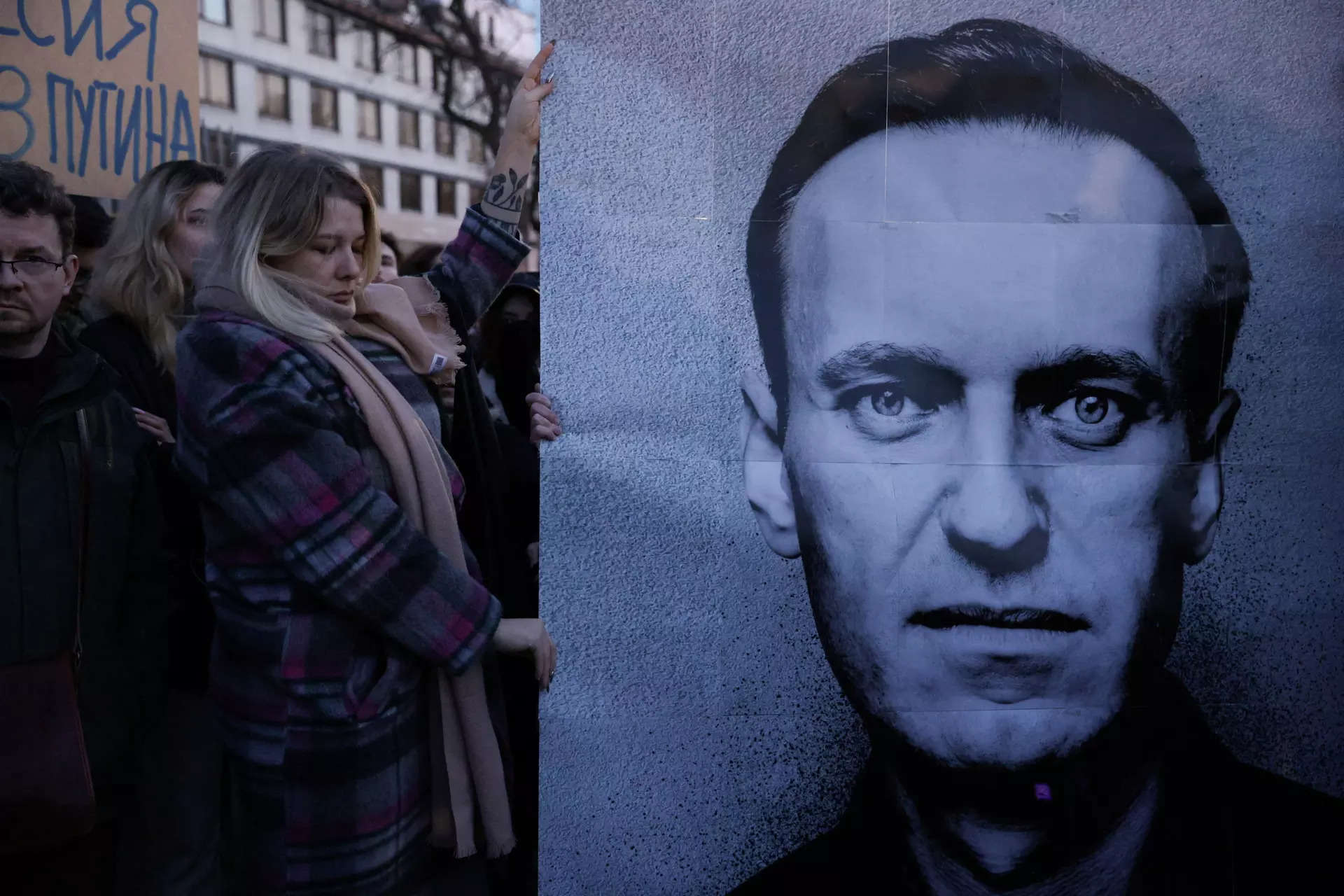 Mystery Surrounds Russian Opposition Leader Alexei Navalny’s Death as Family Seeks Clarity on Body’s Whereabouts