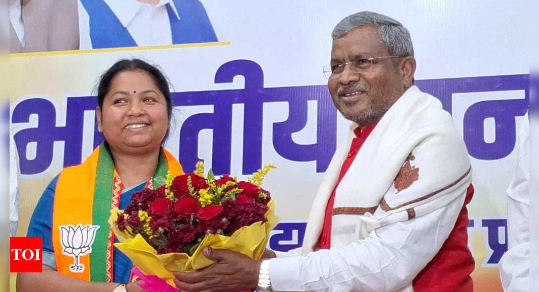 Congress MP Geeta Koda Joins BJP Ahead of Jharkhand Elections