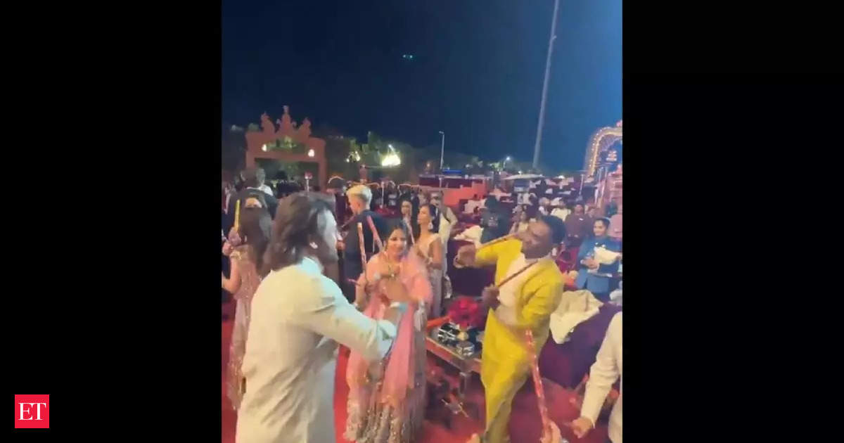 MS Dhoni Plays Dandiya with Ambani’s Son Akash and Dwayne Bravo at Pre-Wedding Celebrations