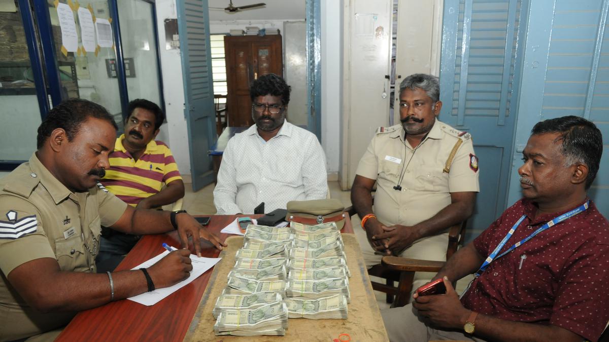 Election Officials Seize ₹16.50 Lakh Unaccounted Cash in Erode