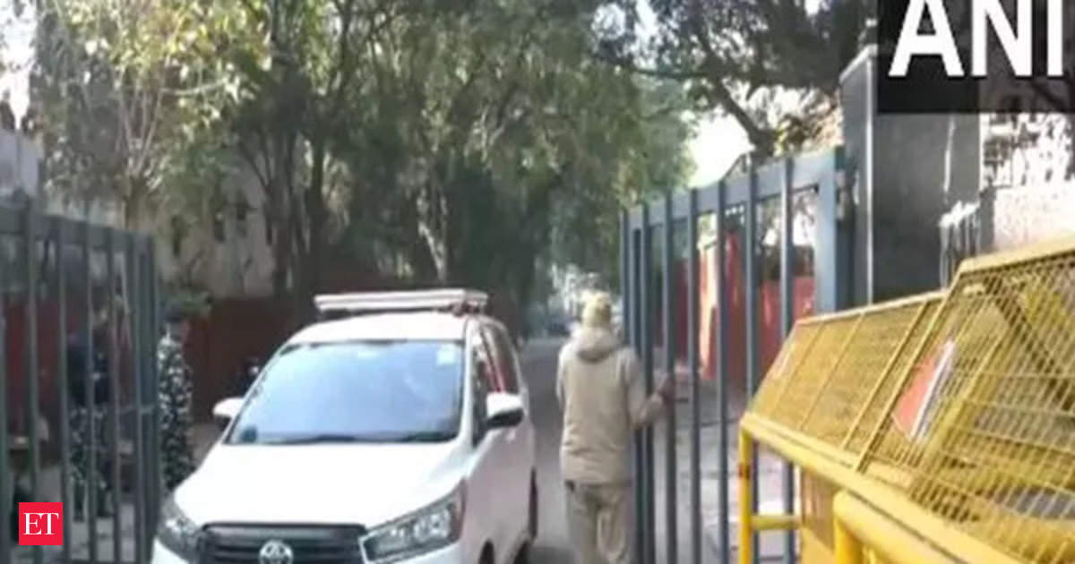 Medical Team Departs from ED Office in Delhi Following Arvind Kejriwal’s Arrest