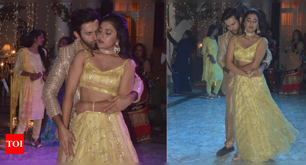 Sumbul Touqeer and Mishkat Varma Mesmerize Viewers with Romantic Dance on Kavya: Ek Junoon Ek Jazbaa