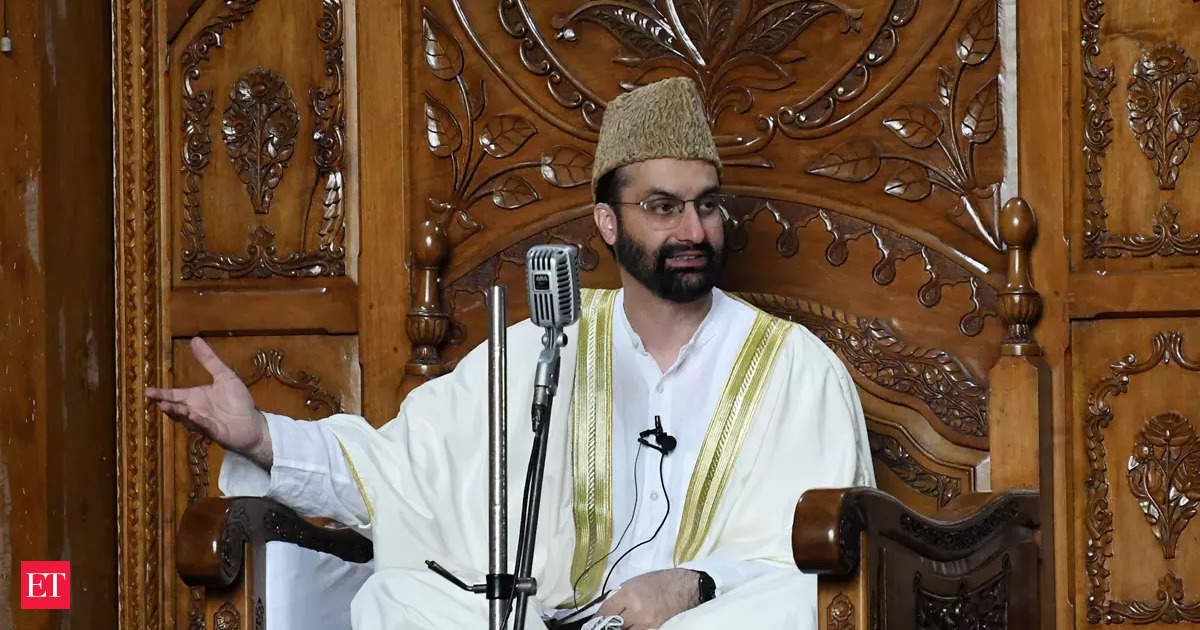 J&K: Mirwaiz put under house arrest