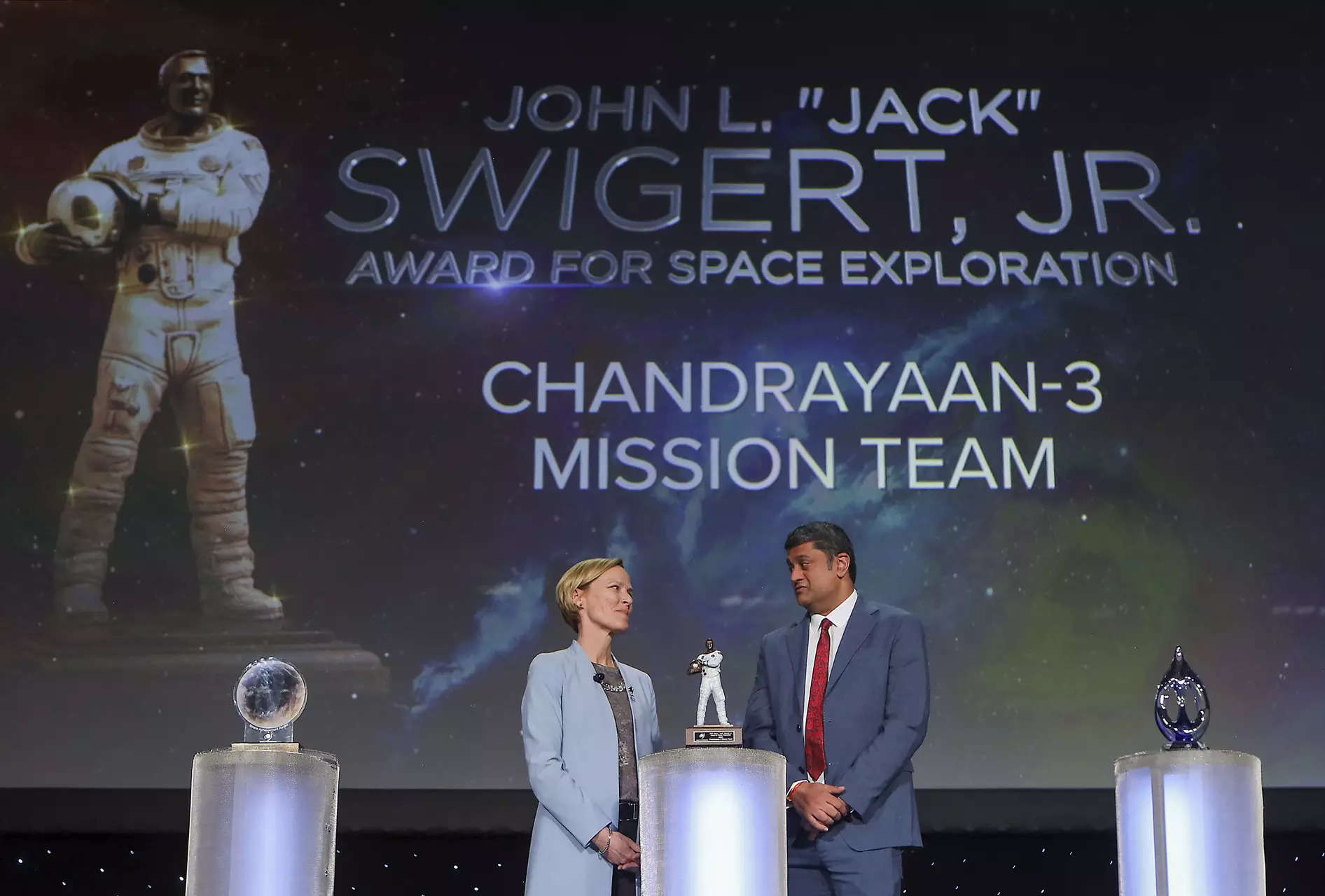 ISRO Receives 2024 John L. ‘Jack’ Swigert Jr. Award for Space Exploration