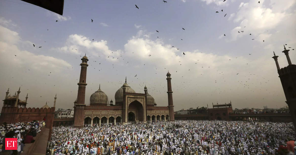 Muslims in India to Observe Additional Day of Fasting as Eid al-Fitr Delayed to April 11