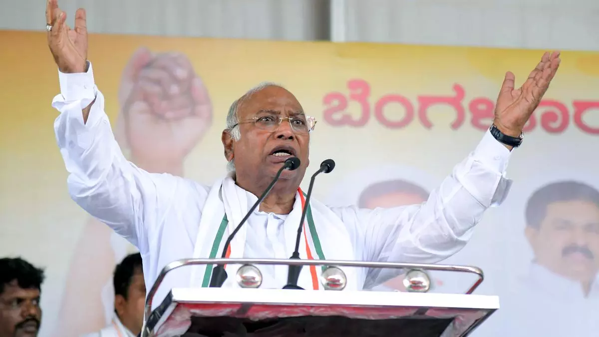 Congress President Kharge Refuses to Enter Ram Temple Due to Caste Discrimination