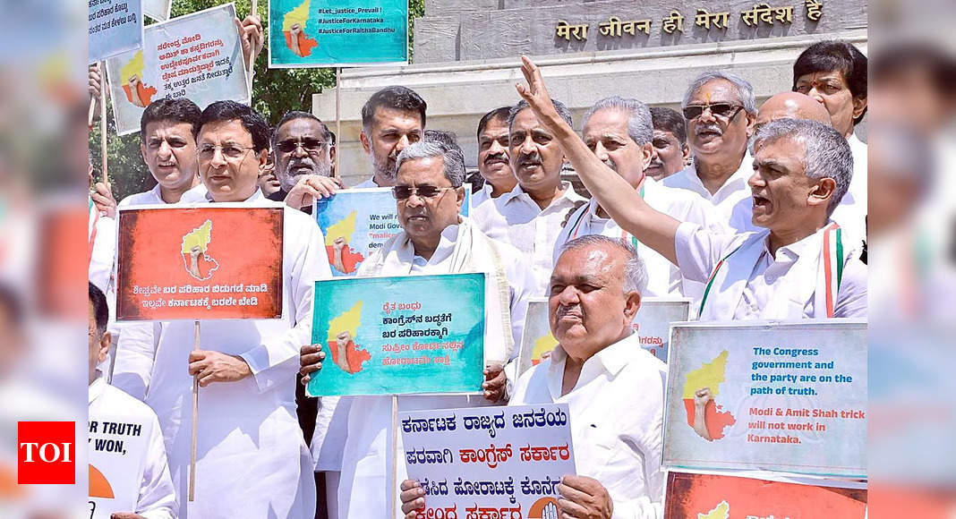 Siddaramaiah holds dharna protesting Centre’s injustice in release of drought relief to Karnataka