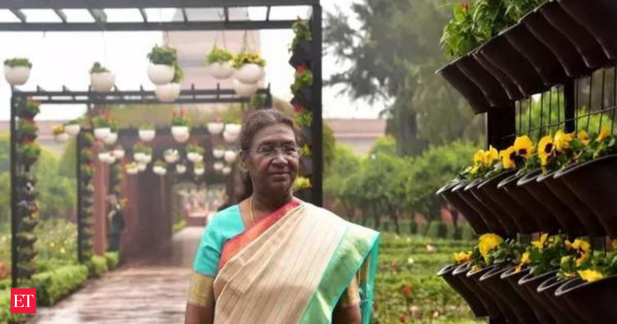 President Droupadi Murmu Visits Ayodhya to See Ram Temple