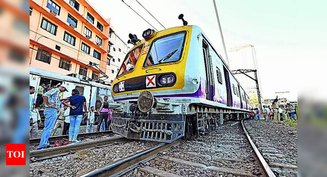 Empty Local Train Derails during Trial Run at CSMT, Mumbai